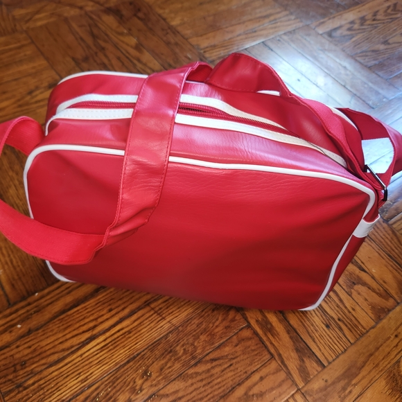Red and White Retro Shoulder Bag with Sporty Design - Picture 3 of 14